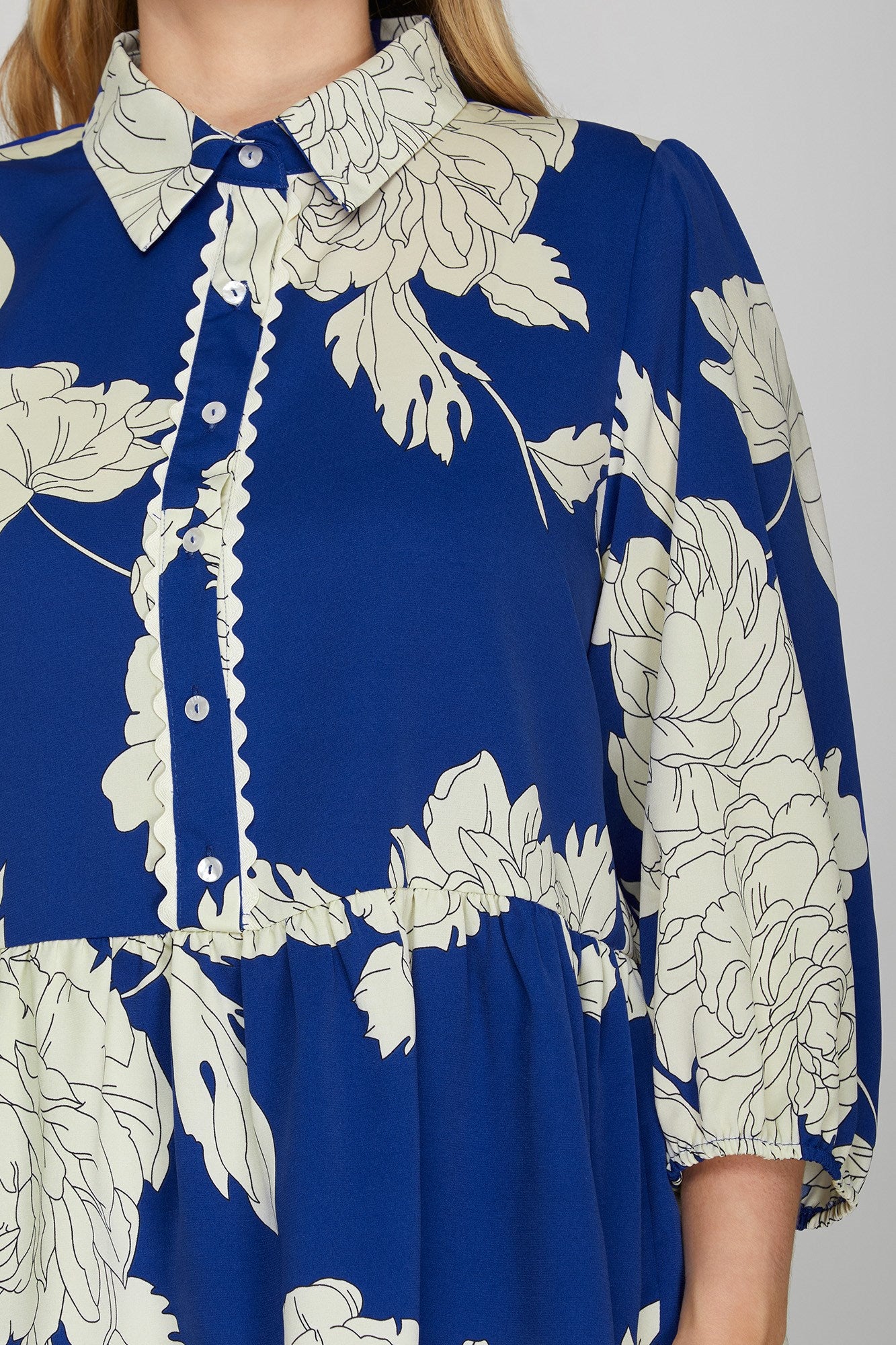 Floral Button Down Peplum Top (Curvy)